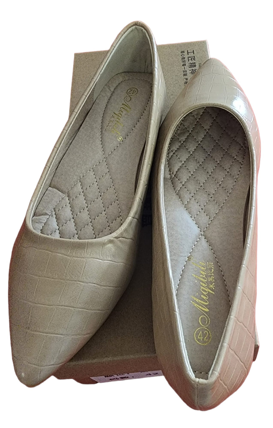Ladies plain flat shoes for every day.