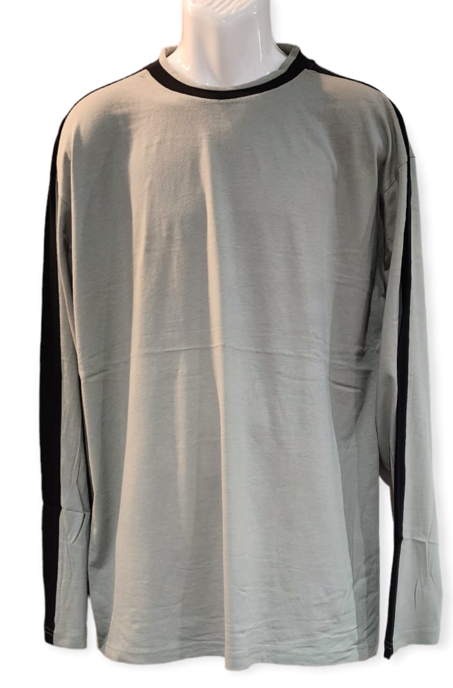 Men cotton long sleeve T shirt.