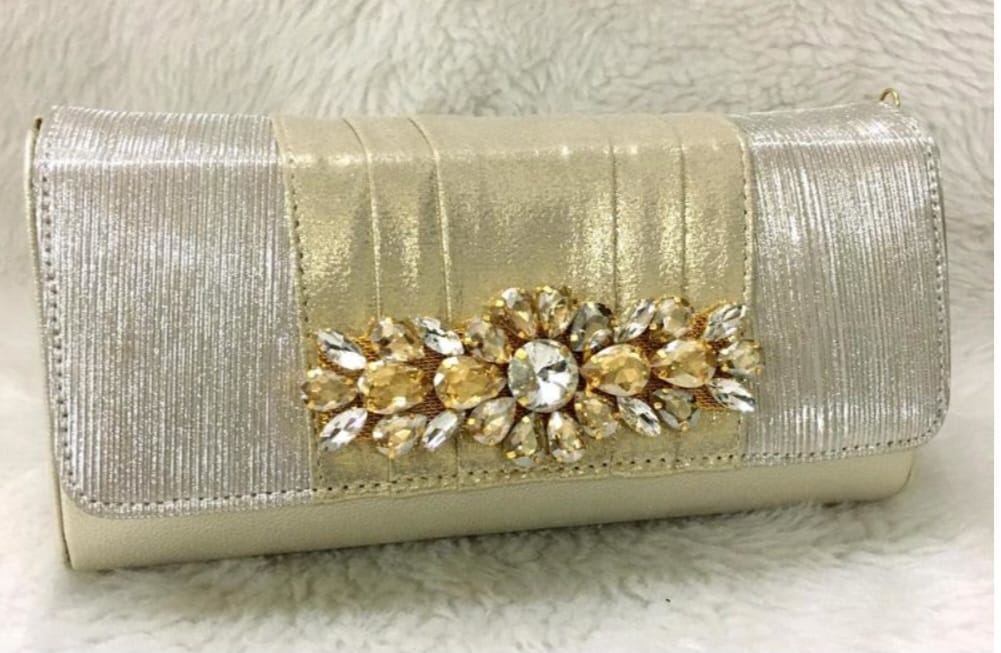 High-quality Rime stone clutch bags.