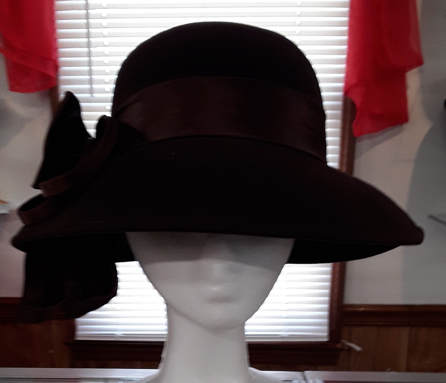 Elegant Black Fashionable Hats with Bow