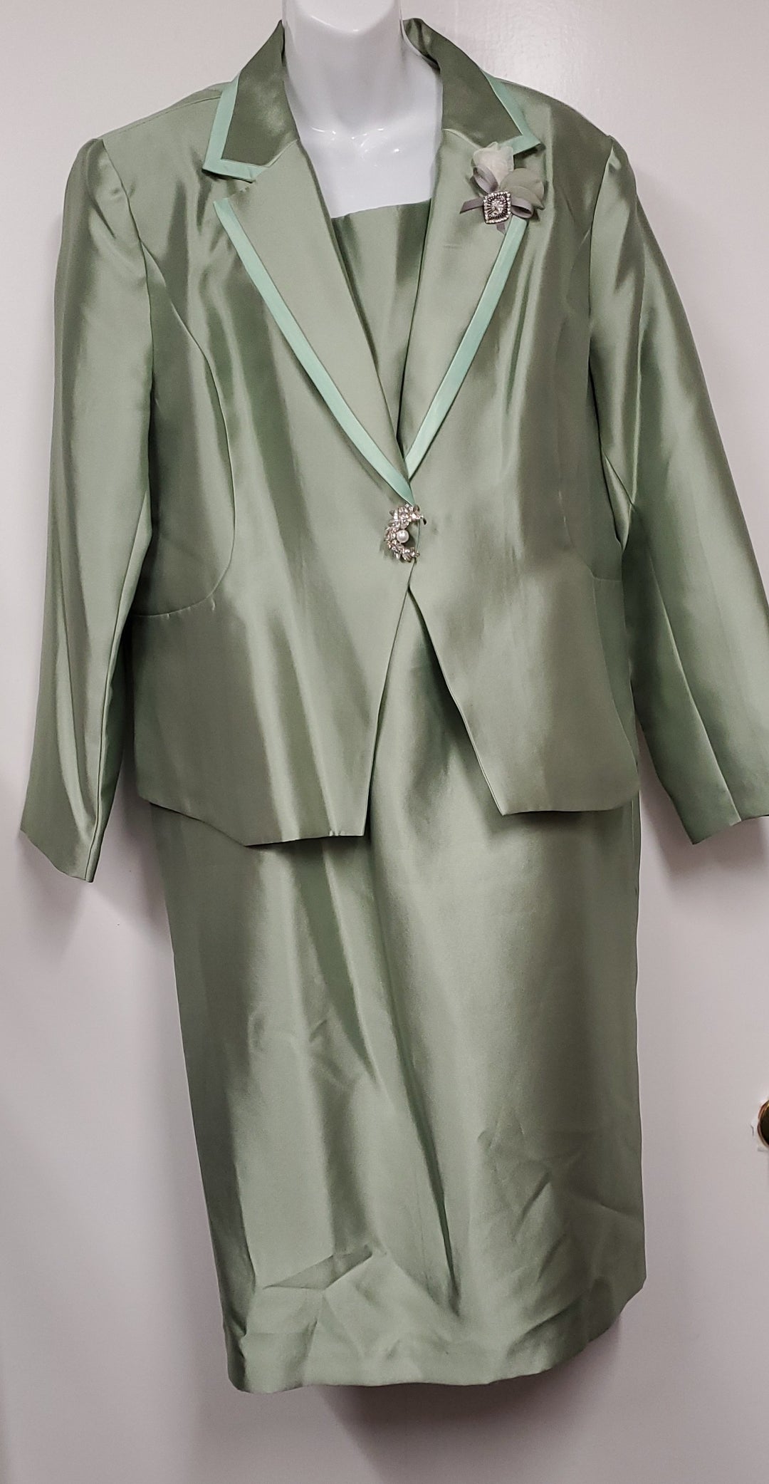 Champagne Italy Ladies High End 2 pc Green Suit