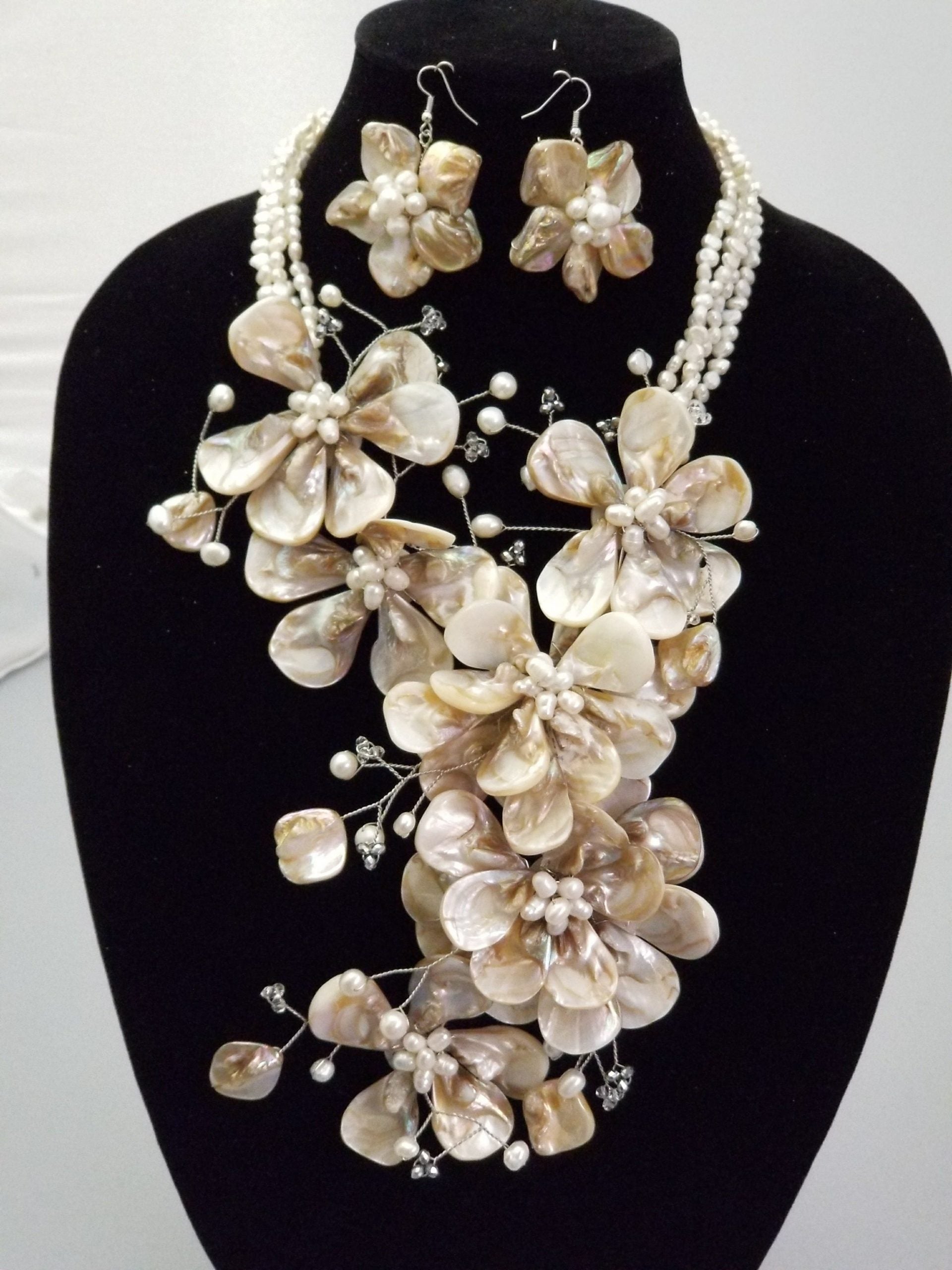 White Coral Royal Chips & White Lip Shell with Pearl Flower Set - Theresa Exotic Apparel