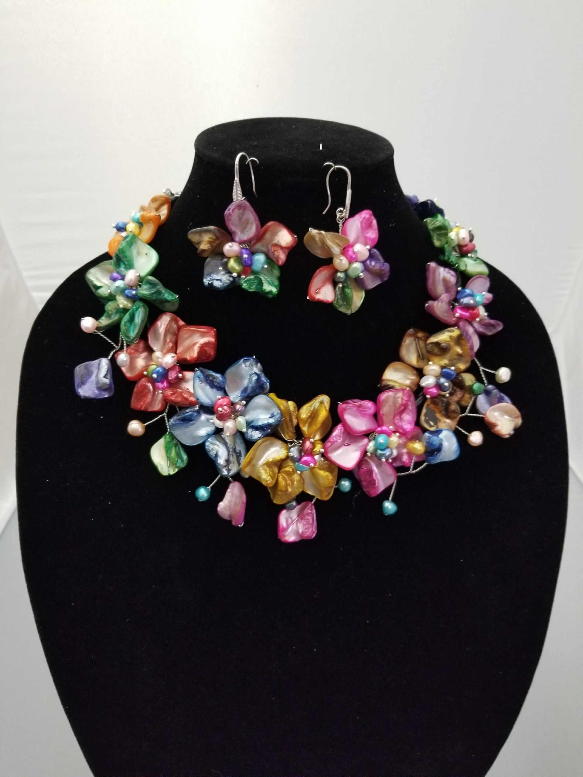Big Style Associated Multi-Color, Multi Pearl Shell Flower Set
