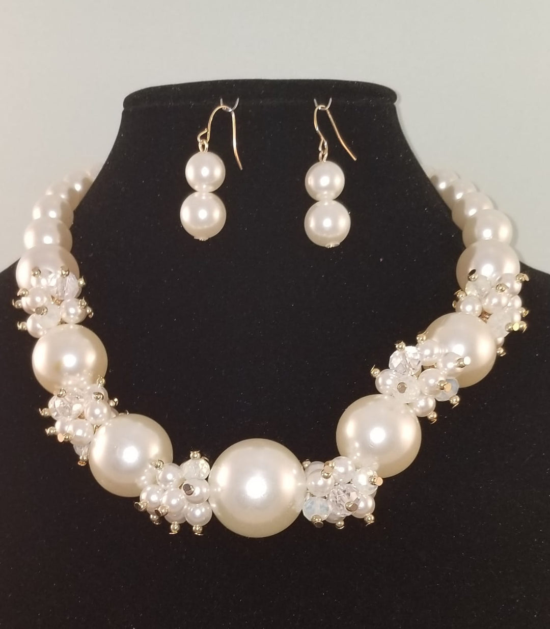 2 pc Pearl Necklace Set