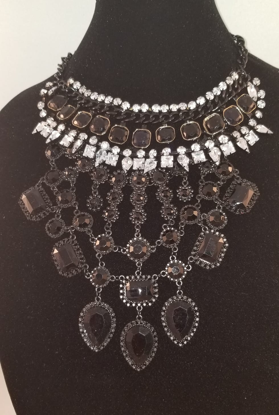 Lovely Black and Diamond Necklace Set