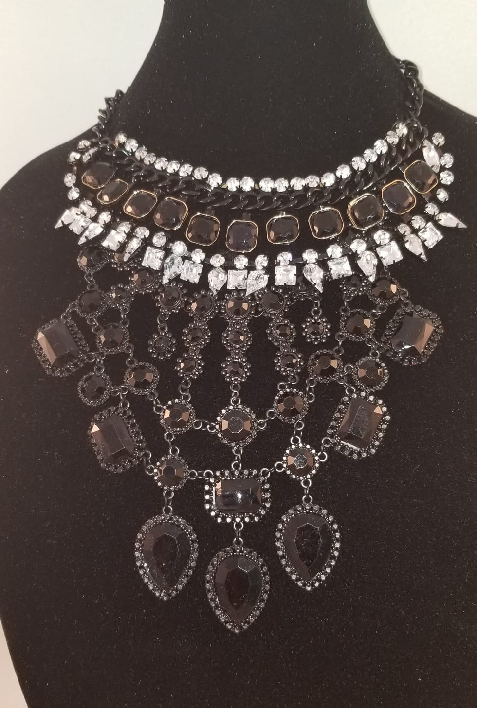 Lovely Black and Diamond Necklace Set - Theresa Exotic Apparel