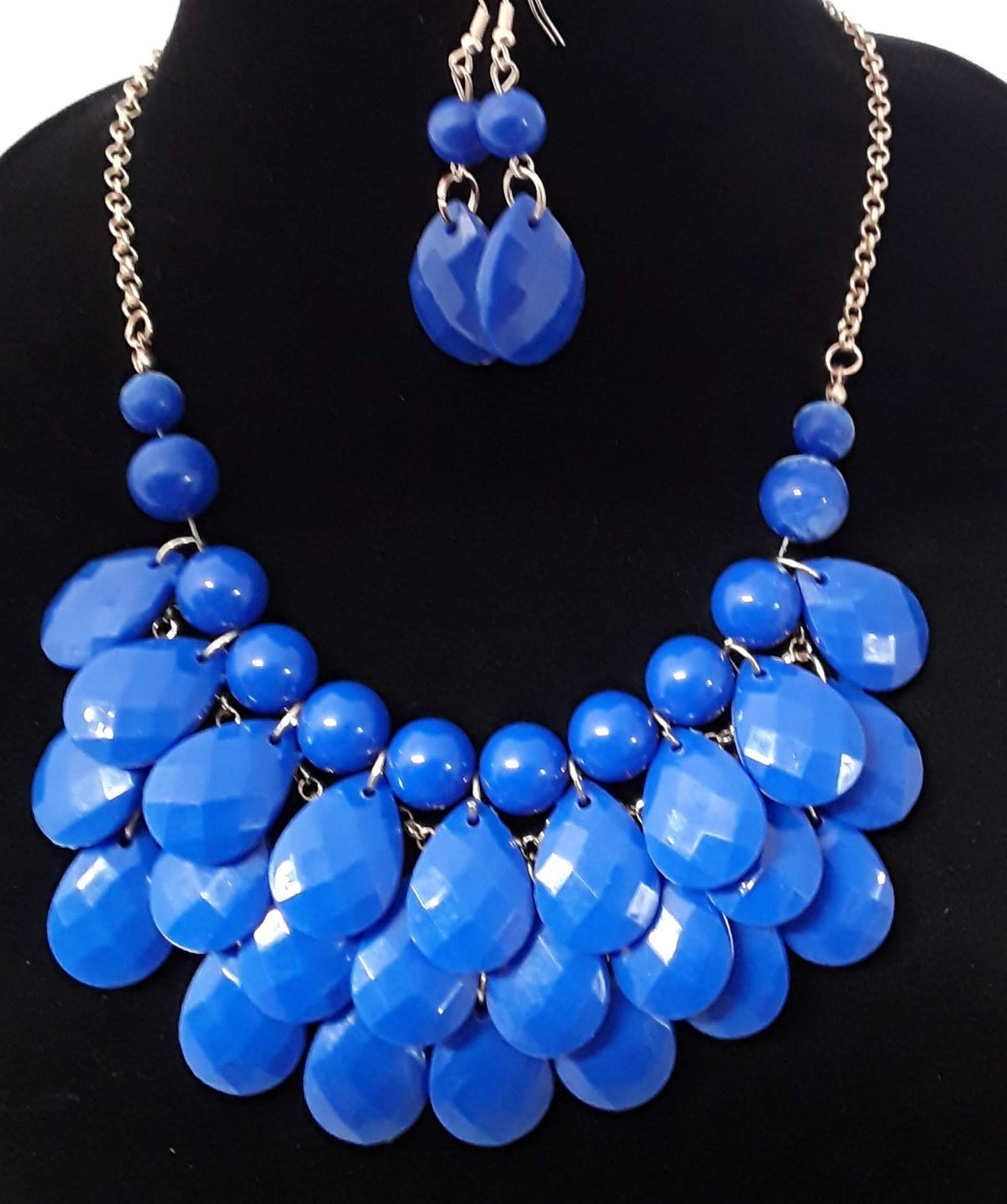 Beautiful Blue 2 pc Flat Beaded Necklace Set