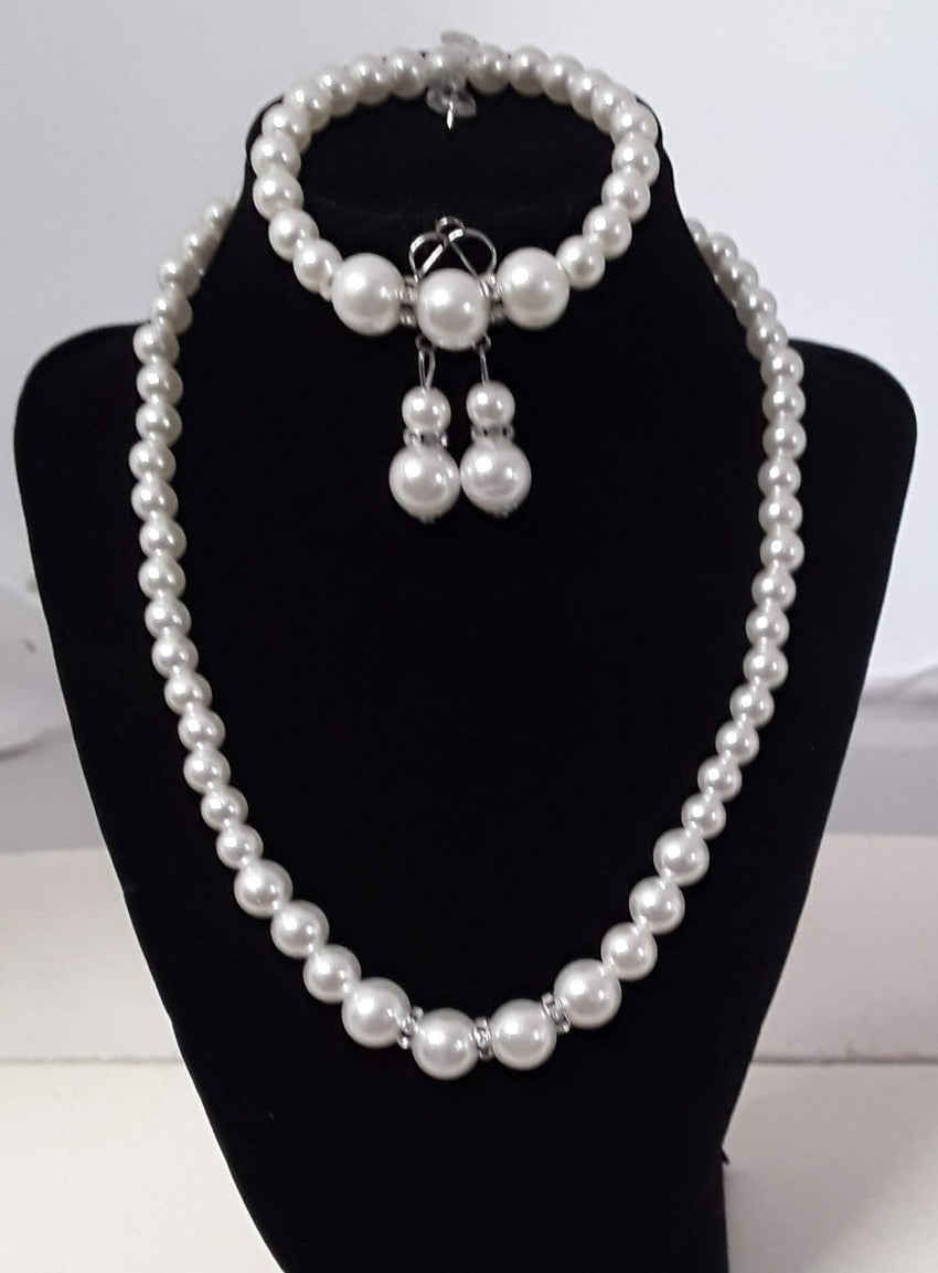Classy 3 pc Pearl Necklace Set